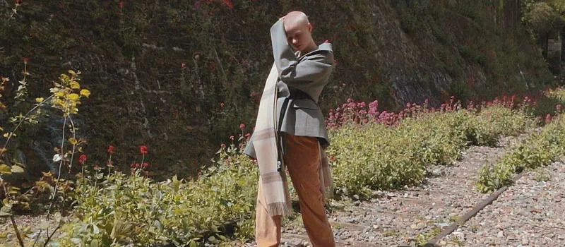 THE EARTH WHO FELL TO GIRL alternate thumbnail