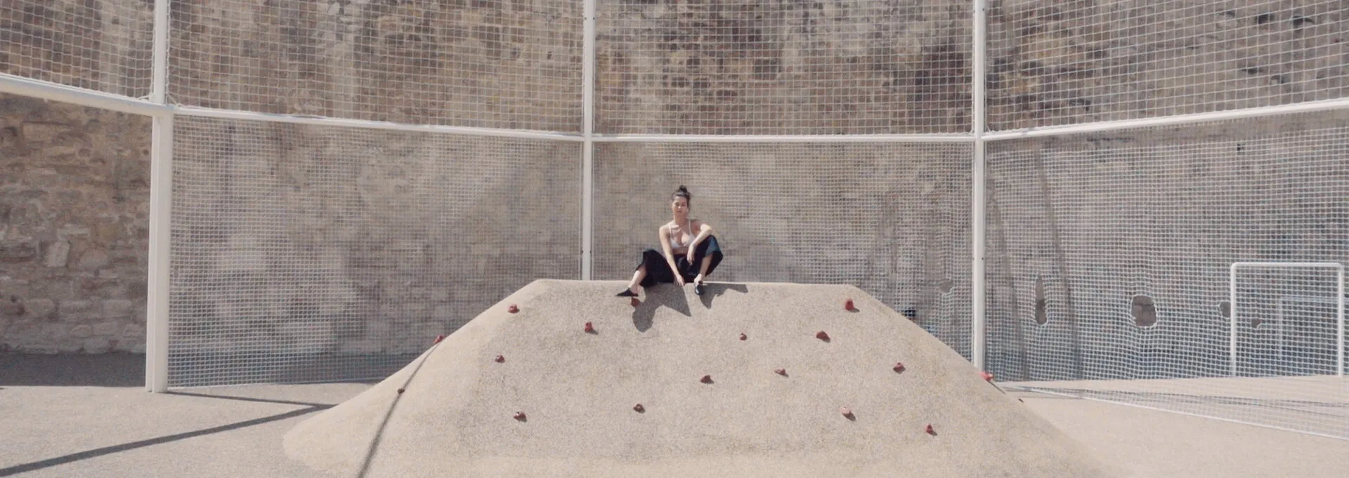 LE STADE - NIMA NABILI RAD - image 4